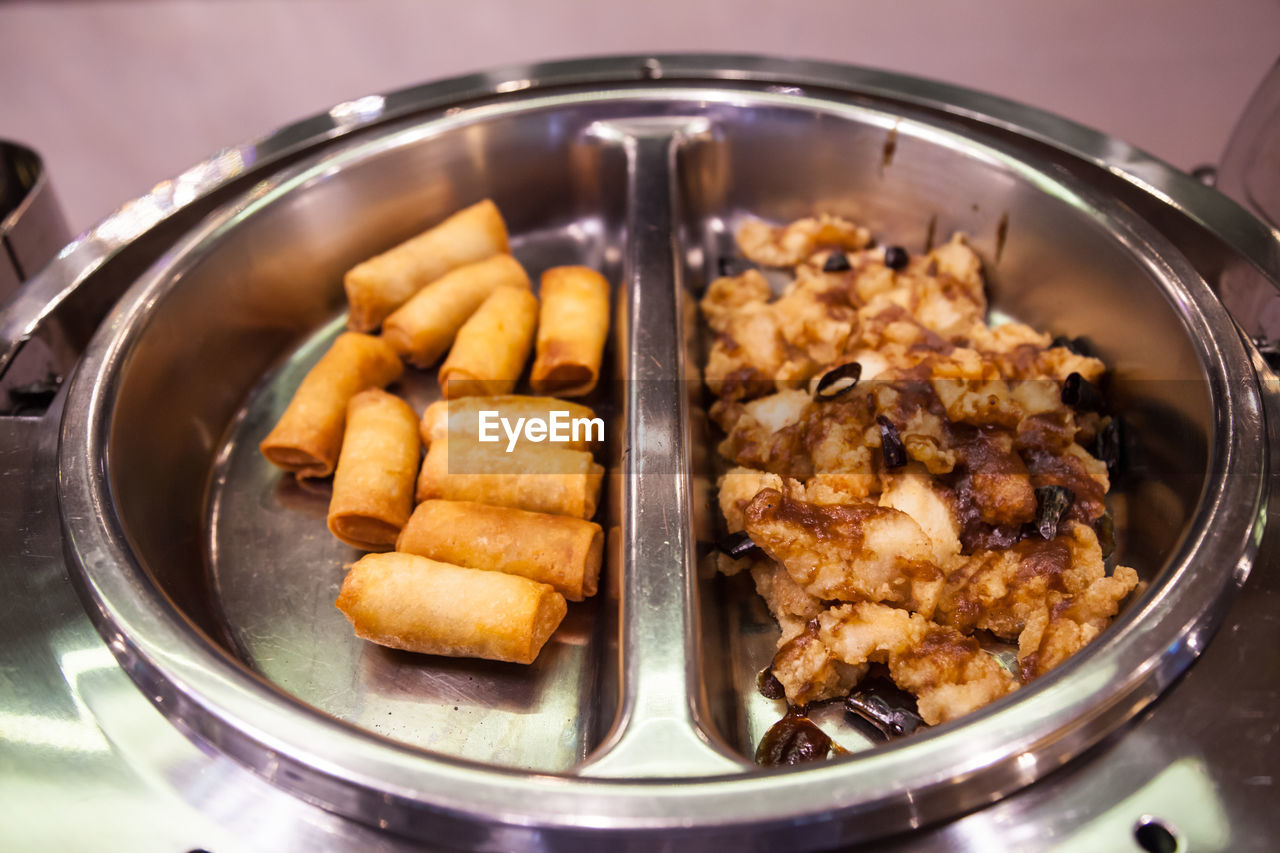 HIGH ANGLE VIEW OF BREAKFAST IN CONTAINER