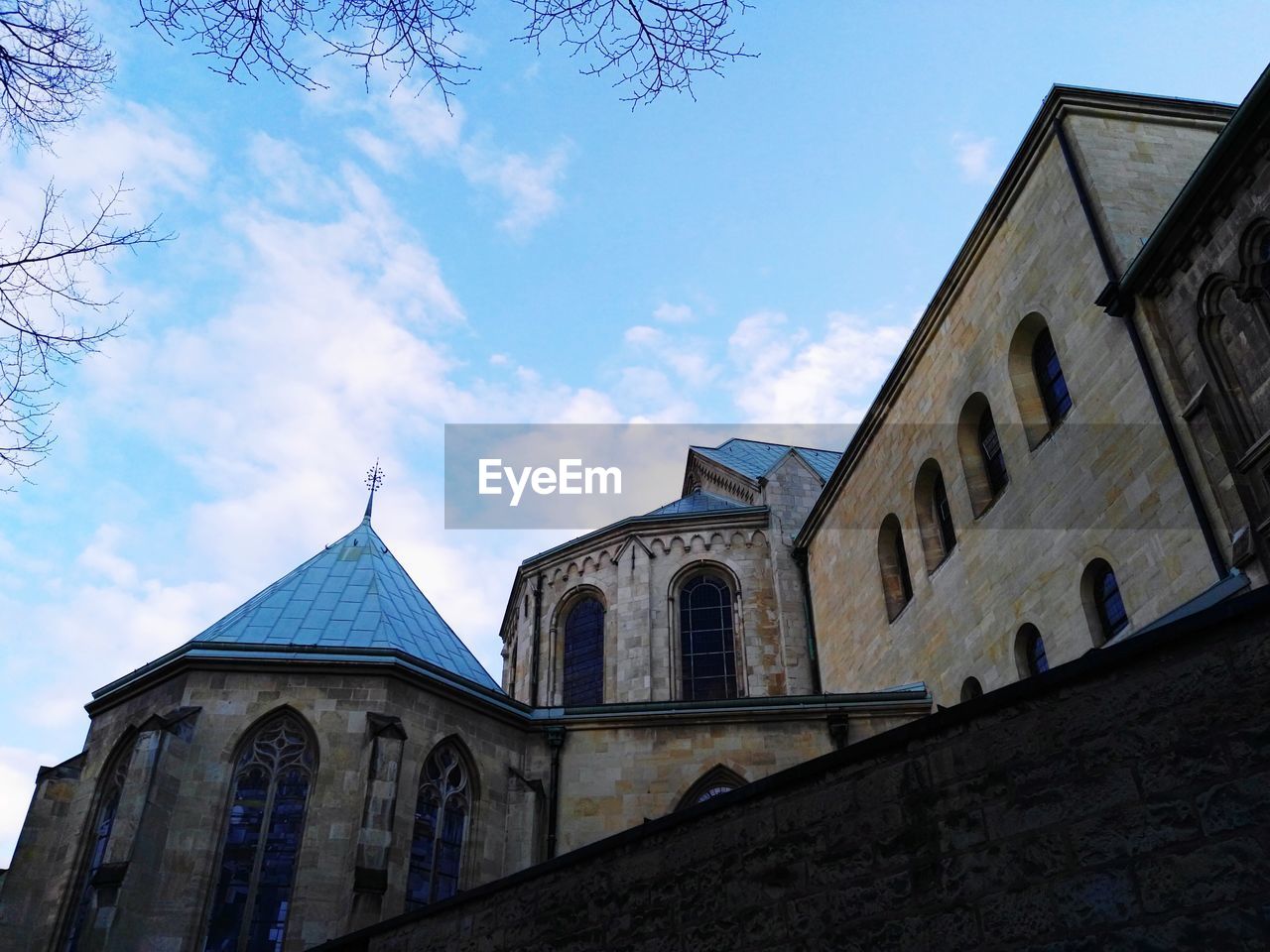 LOW ANGLE VIEW OF TEMPLE AGAINST SKY