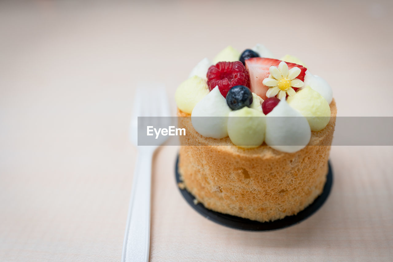 CLOSE-UP OF CAKE IN PLATE