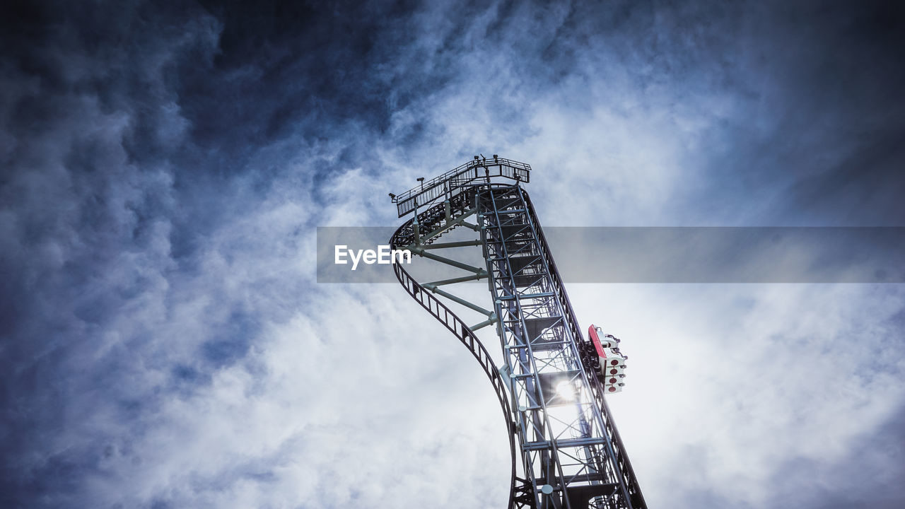 LOW ANGLE VIEW OF CRANE