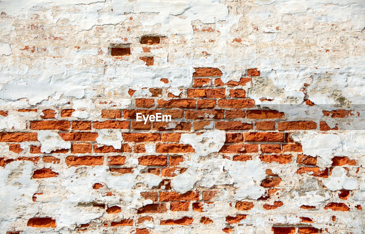 CLOSE-UP OF WEATHERED BRICK WALL