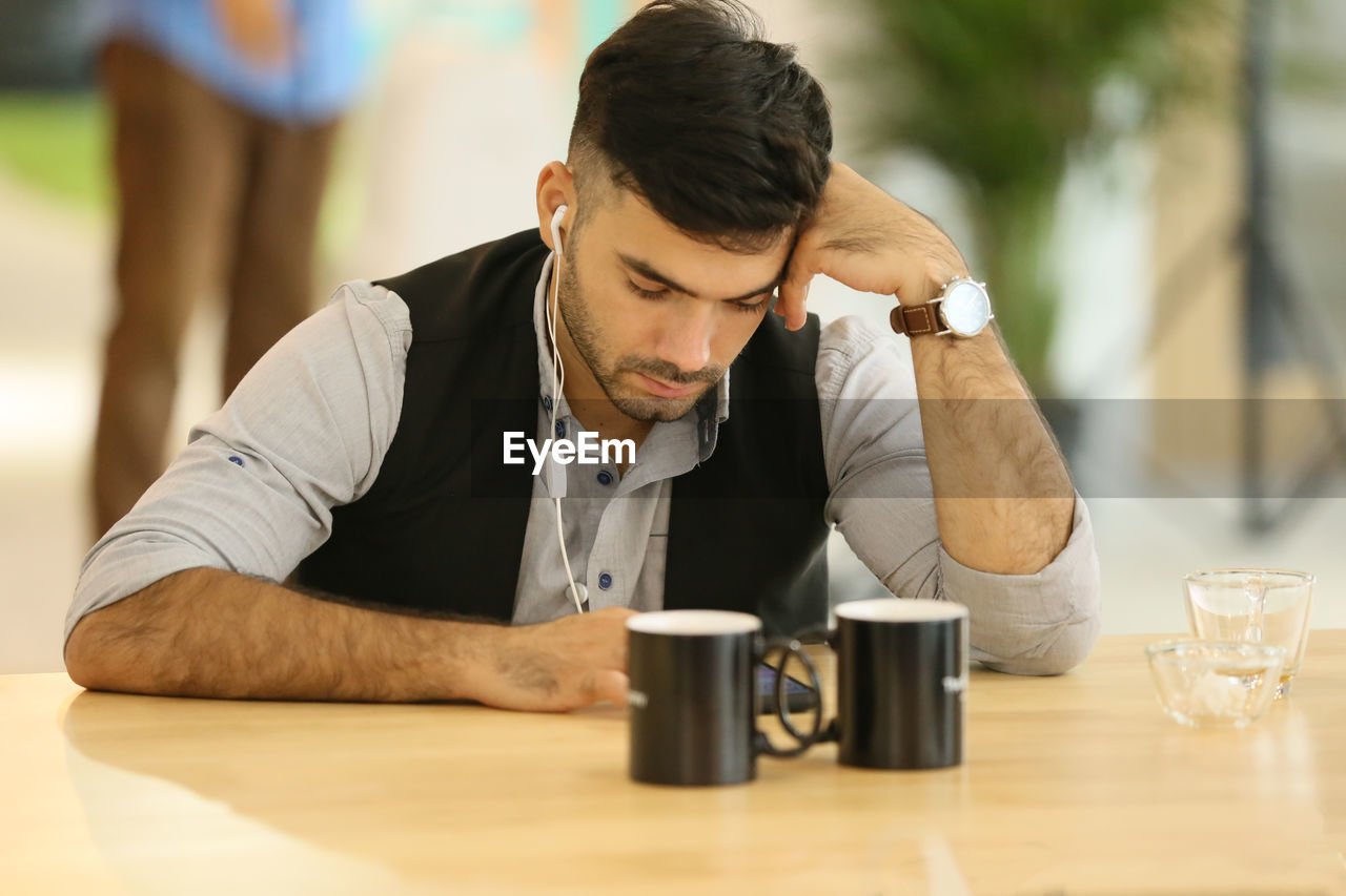 YOUNG MAN DRINKING COFFEE