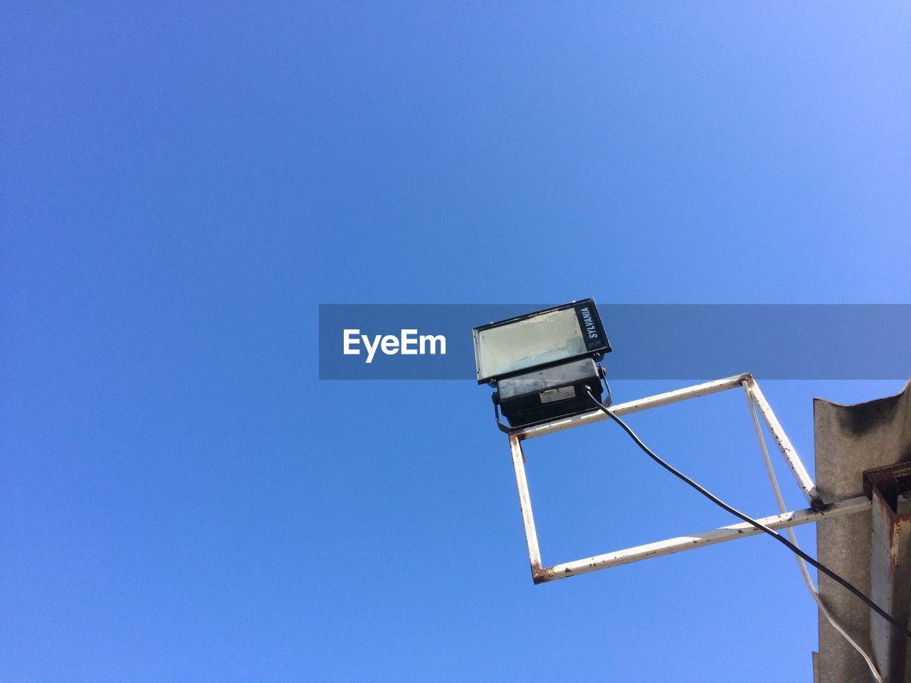 LOW ANGLE VIEW OF WINDMILL AGAINST BLUE SKY