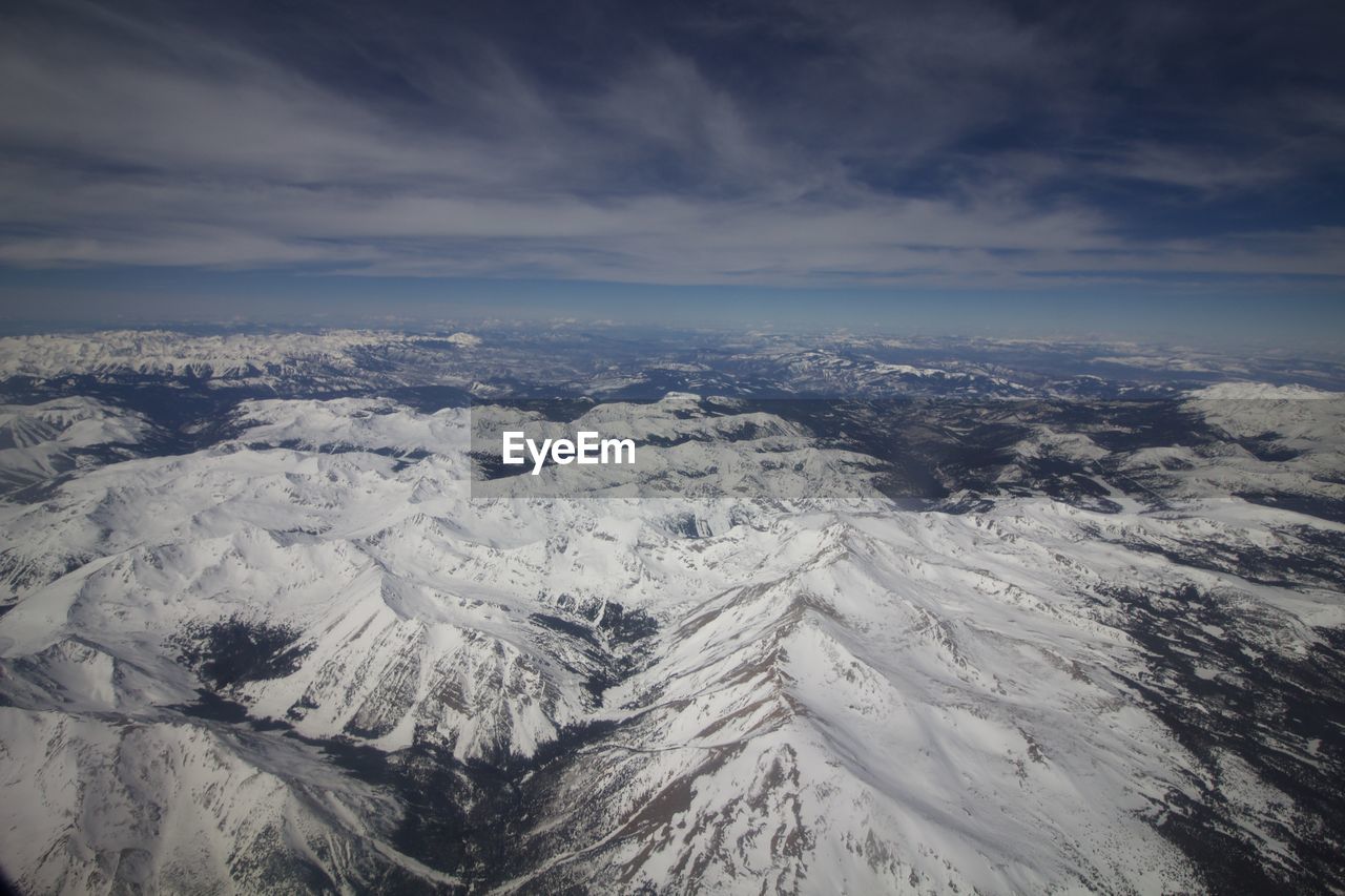 AERIAL VIEW OF SNOWCAPPED MOUNTAIN AGAINST SKY