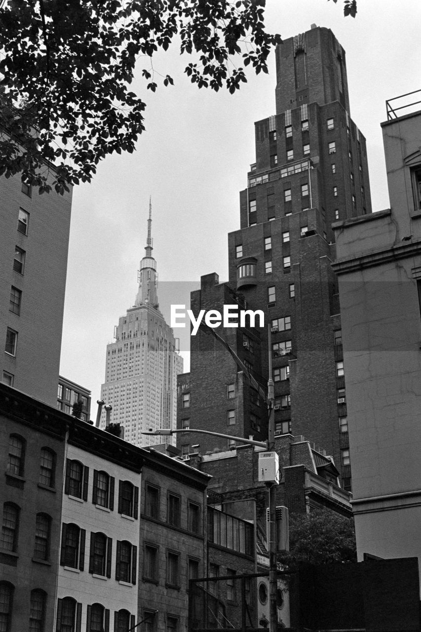 LOW ANGLE VIEW OF BUILDINGS AGAINST SKY IN CITY