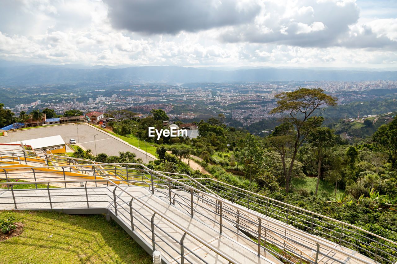 HIGH ANGLE VIEW OF GREEN LANDSCAPE AGAINST SKY