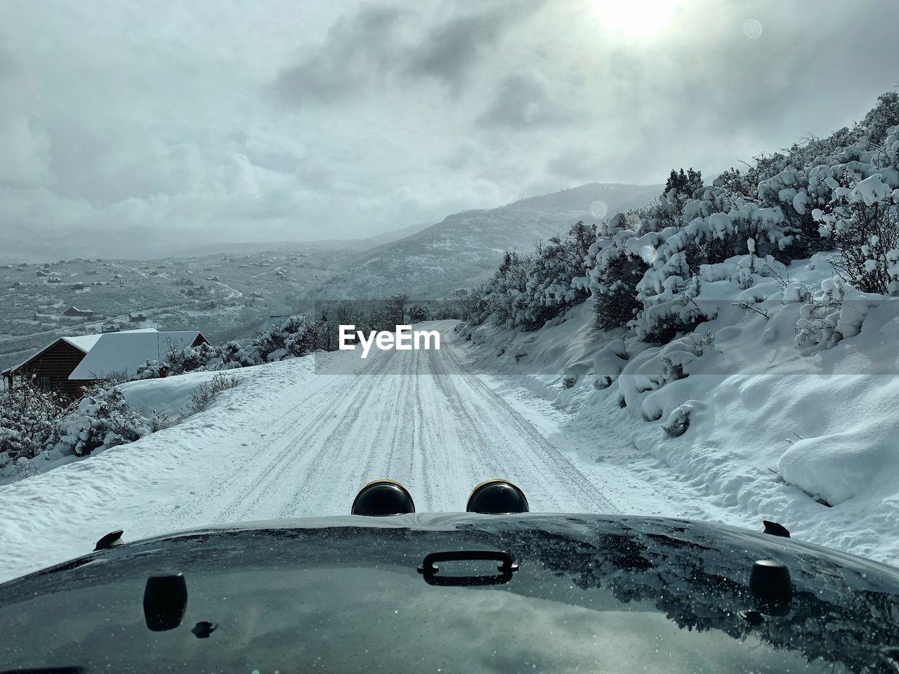 SNOW COVERED MOUNTAIN AGAINST SKY