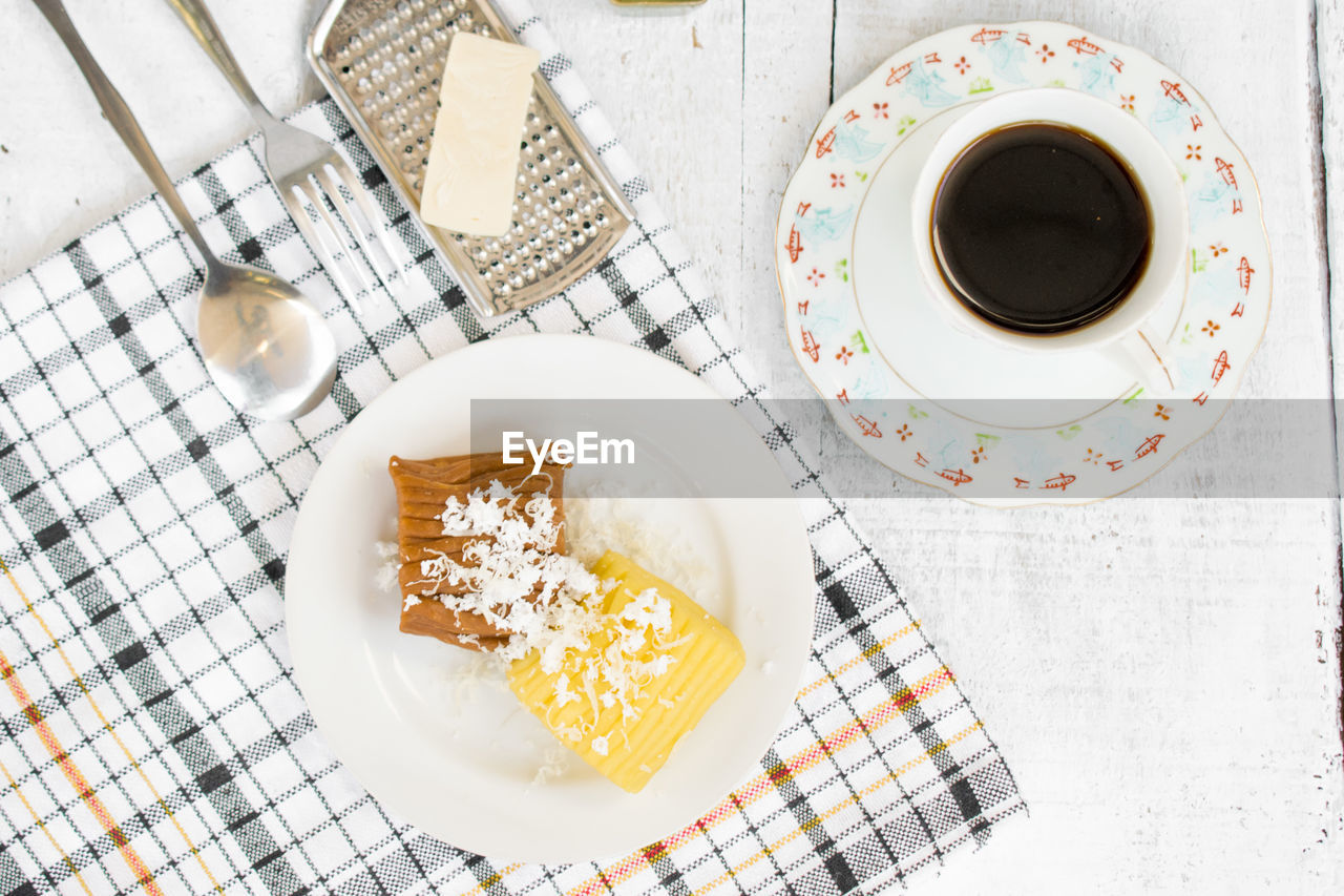 HIGH ANGLE VIEW OF COFFEE CUP AND CAKE