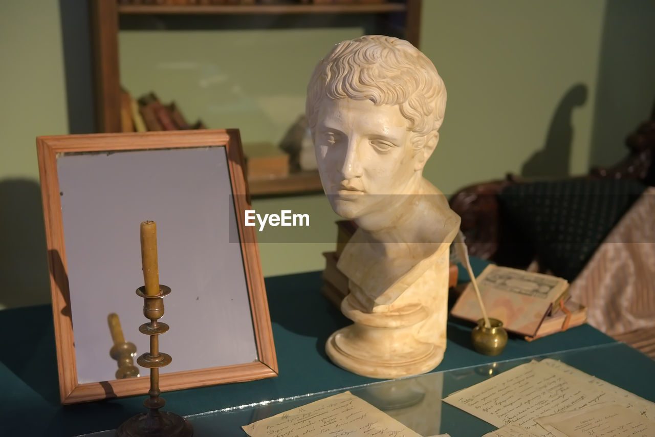 CLOSE-UP OF STATUE ON TABLE AT CAFE