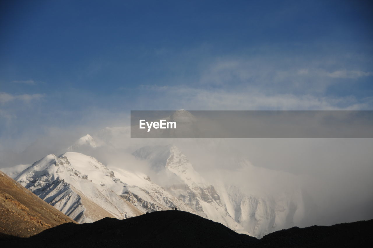 SCENIC VIEW OF SNOWCAPPED MOUNTAIN AGAINST SKY