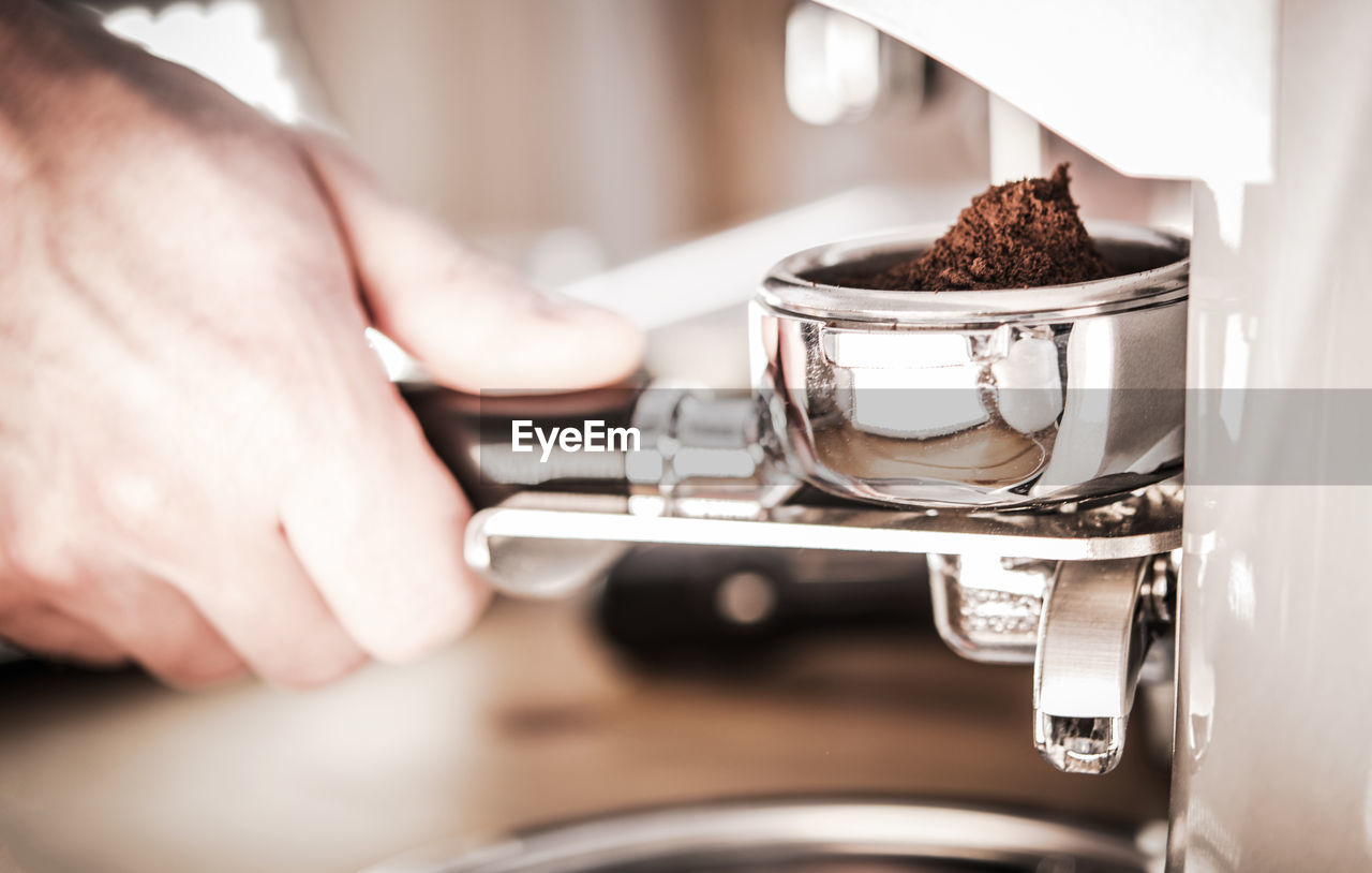 MIDSECTION OF MAN HOLDING COFFEE CUP