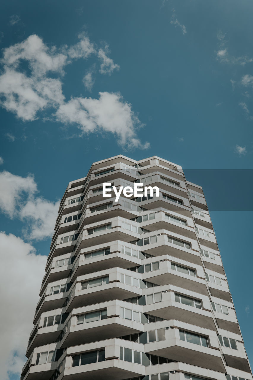 LOW ANGLE VIEW OF OFFICE BUILDING AGAINST SKY