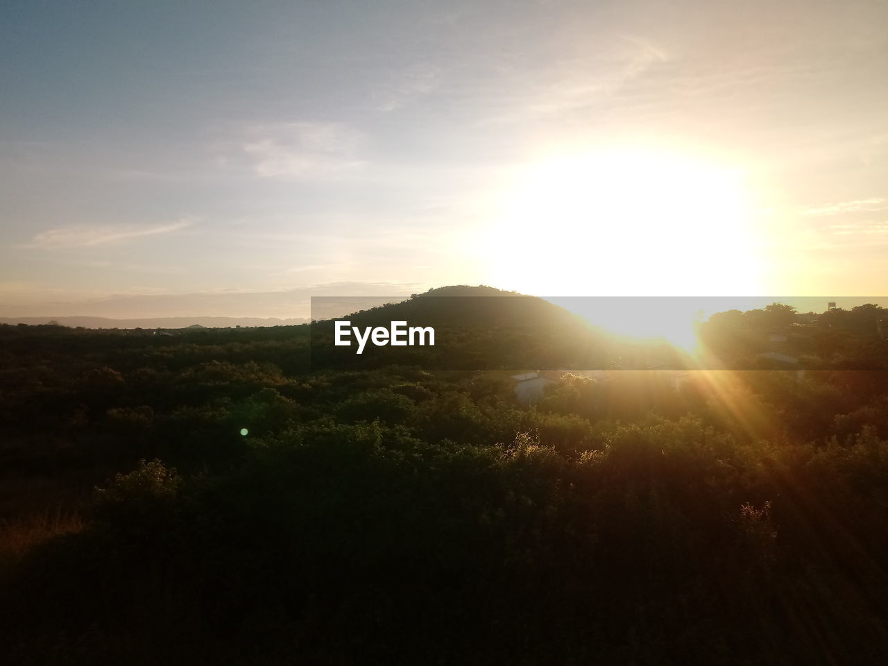 SCENIC VIEW OF LANDSCAPE AGAINST BRIGHT SUN