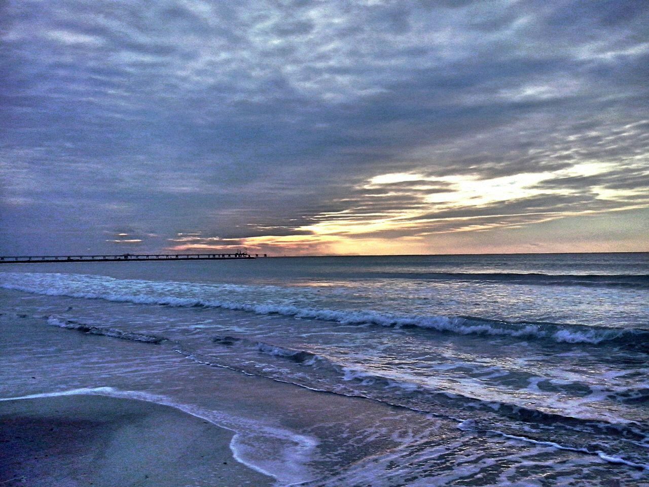 SCENIC VIEW OF SEA AGAINST SKY AT SUNSET