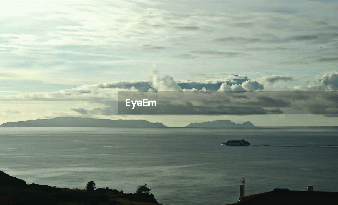 IDYLLIC VIEW OF SEA AGAINST SKY