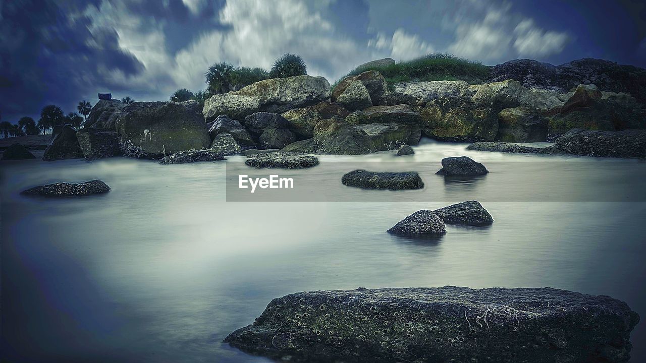 VIEW OF ROCKS IN SEA