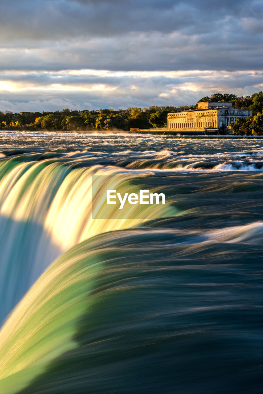 SCENIC VIEW OF RIVER AGAINST SKY