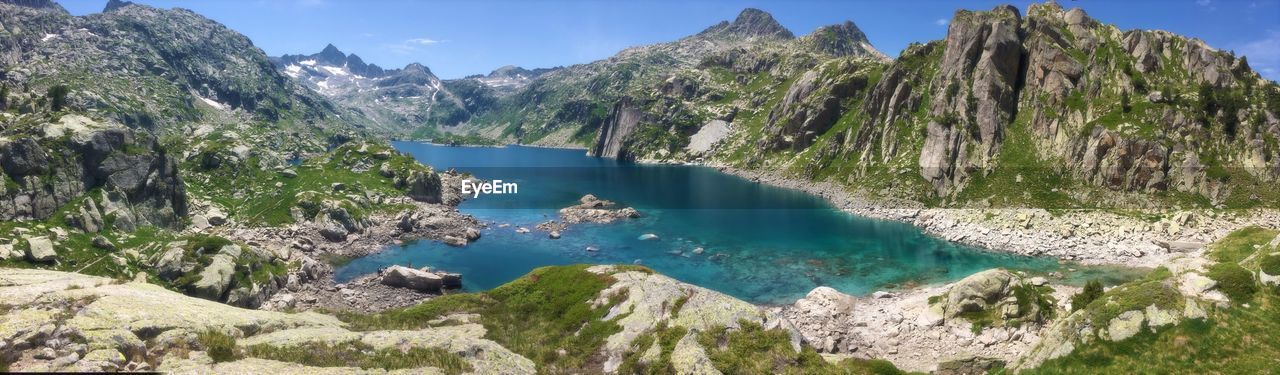 Panoramic view of lake and mountains against sky