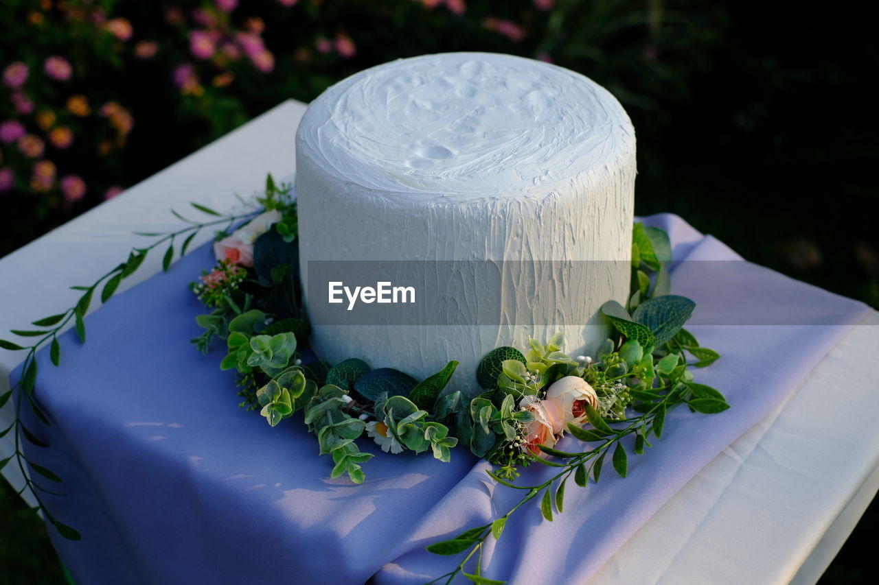 Wedding cake. nice day.