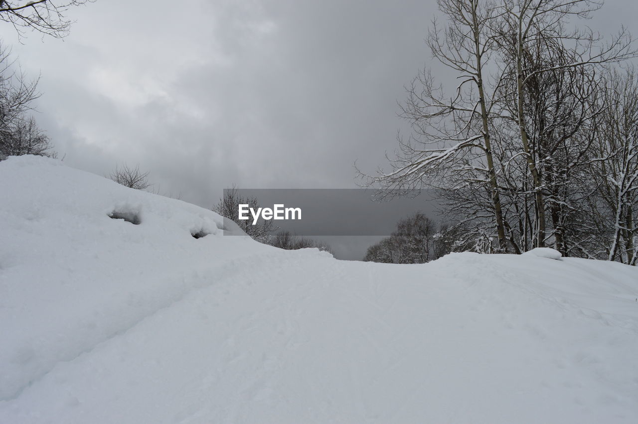 CLOSE-UP OF SNOW AGAINST SKY