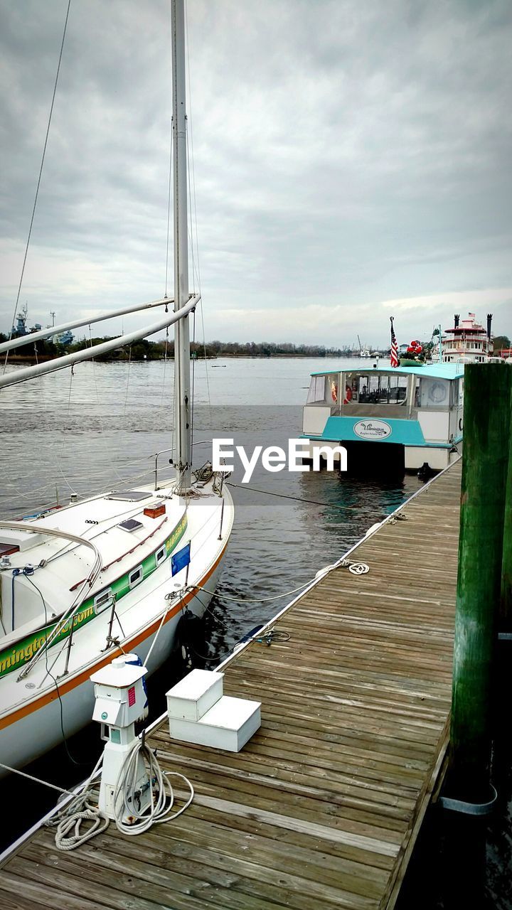 BOATS IN SEA WITH CLOUDY SKY