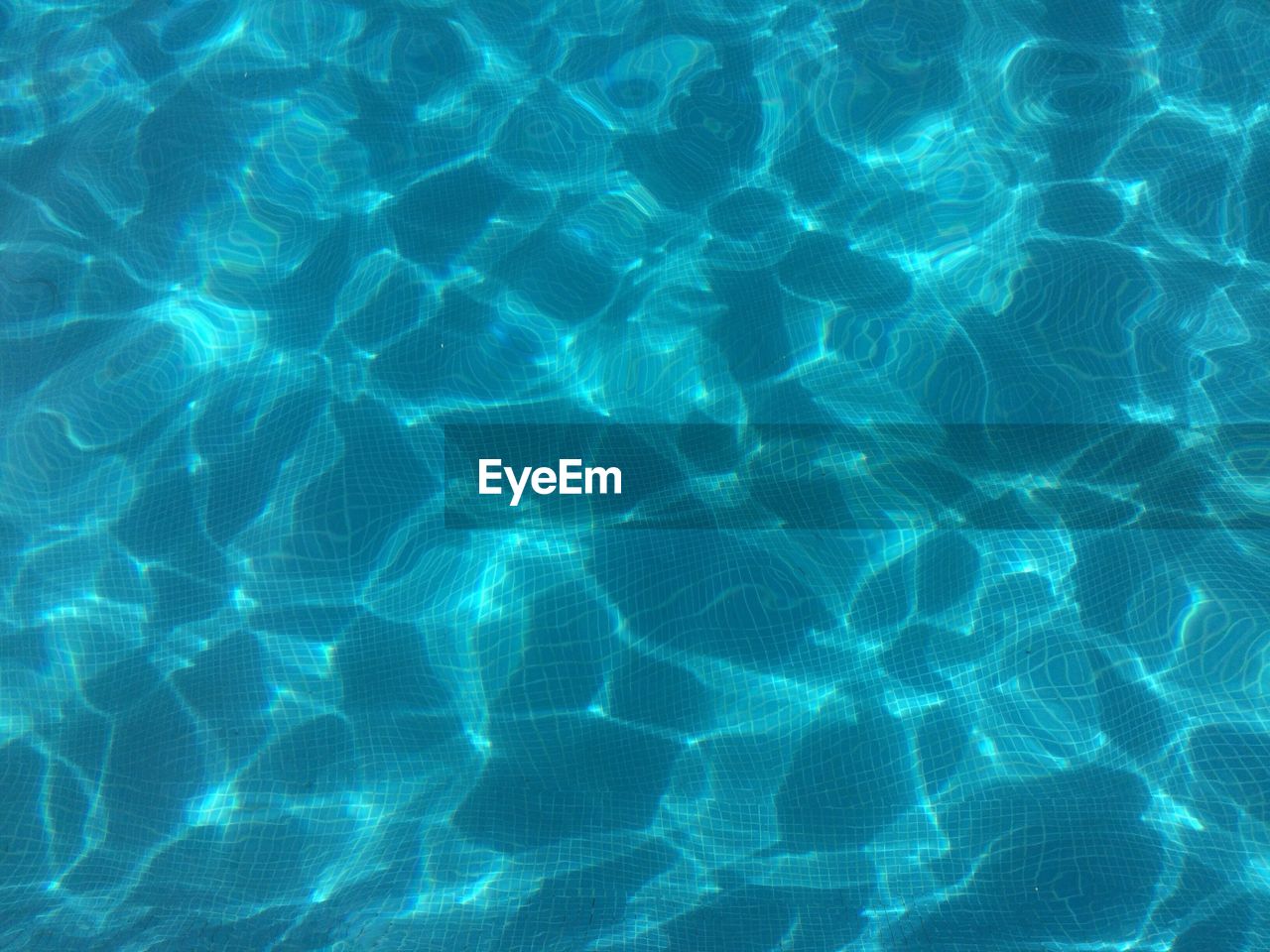 FULL FRAME SHOT OF SWIMMING POOL IN WATER