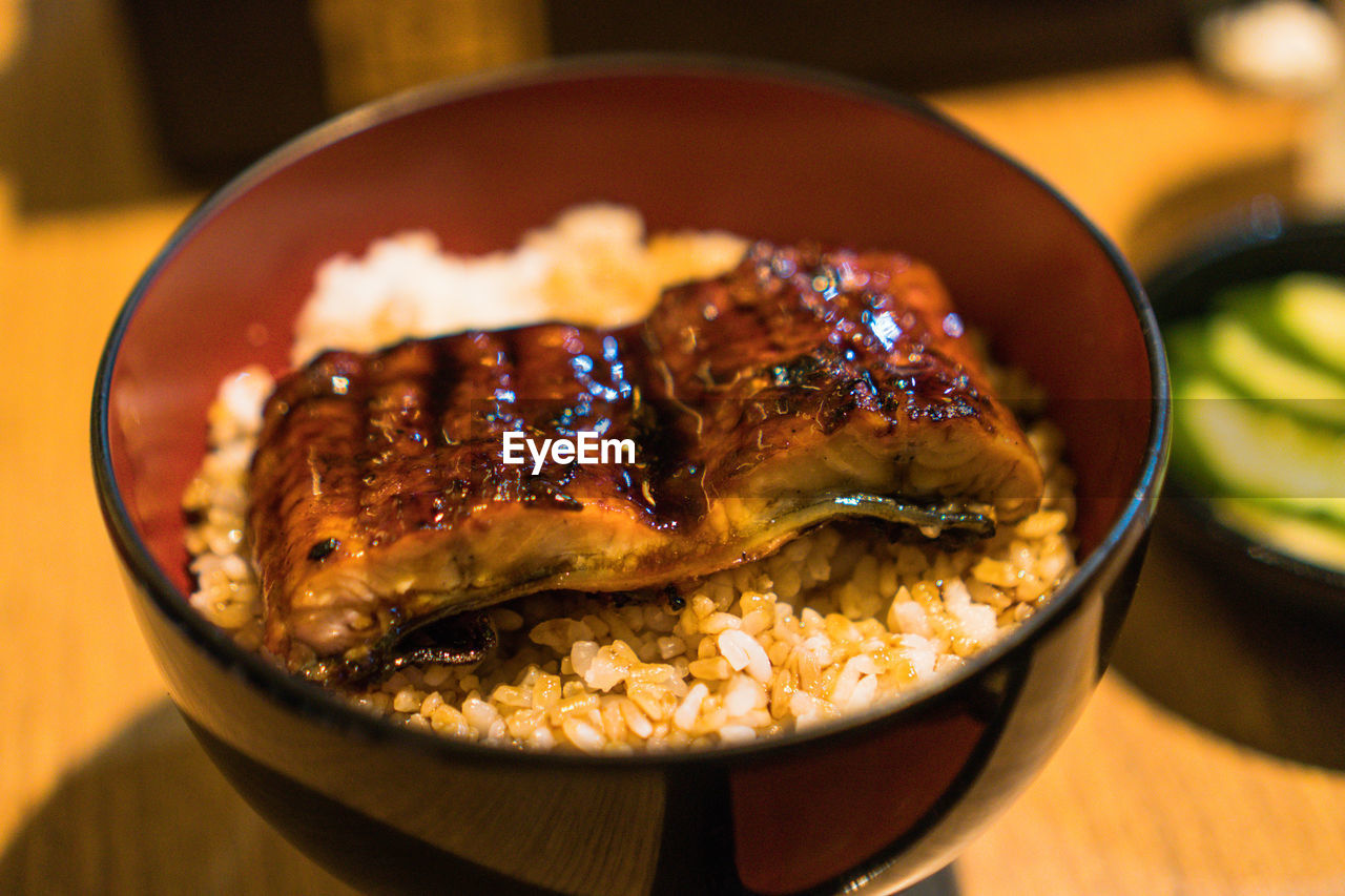 CLOSE-UP OF FOOD IN BOWL