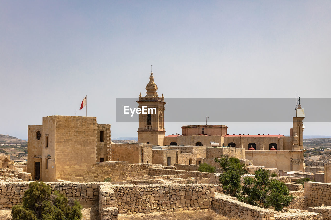 VIEW OF FORT AGAINST BUILDINGS