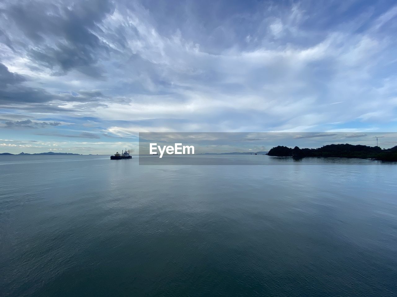 IDYLLIC VIEW OF SEA AGAINST SKY