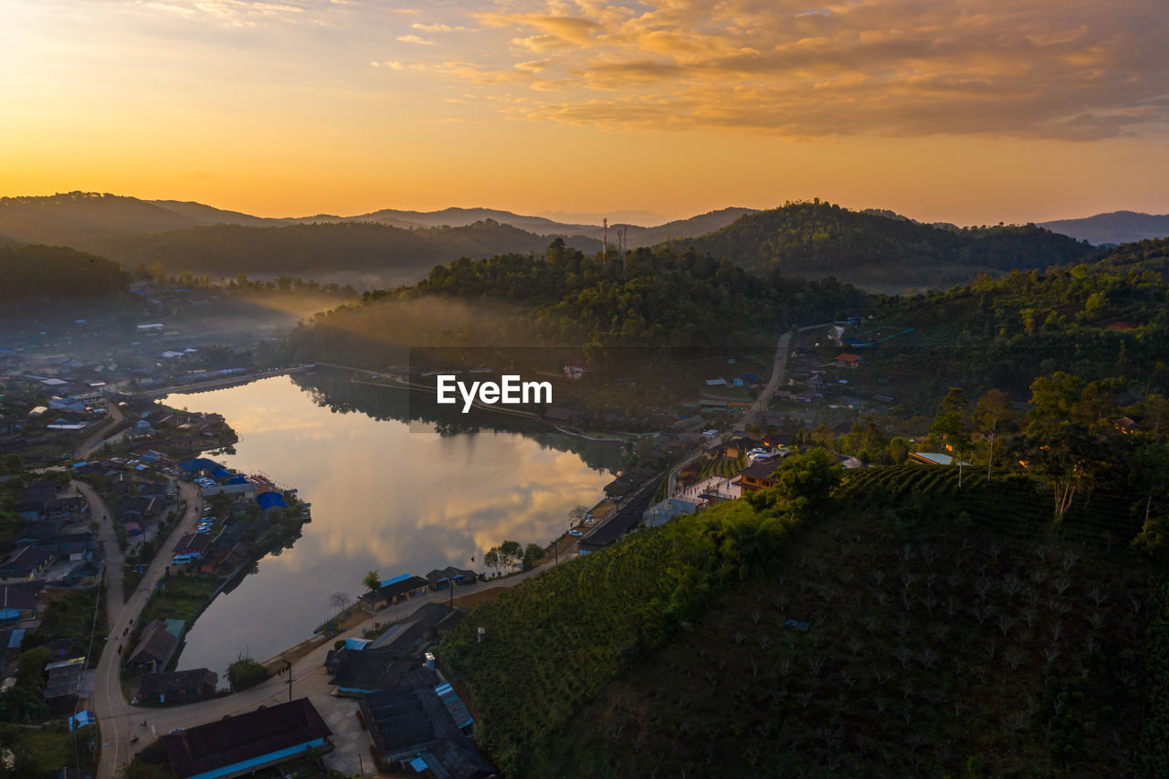 HIGH ANGLE VIEW OF LAKE BY MOUNTAINS AGAINST SKY