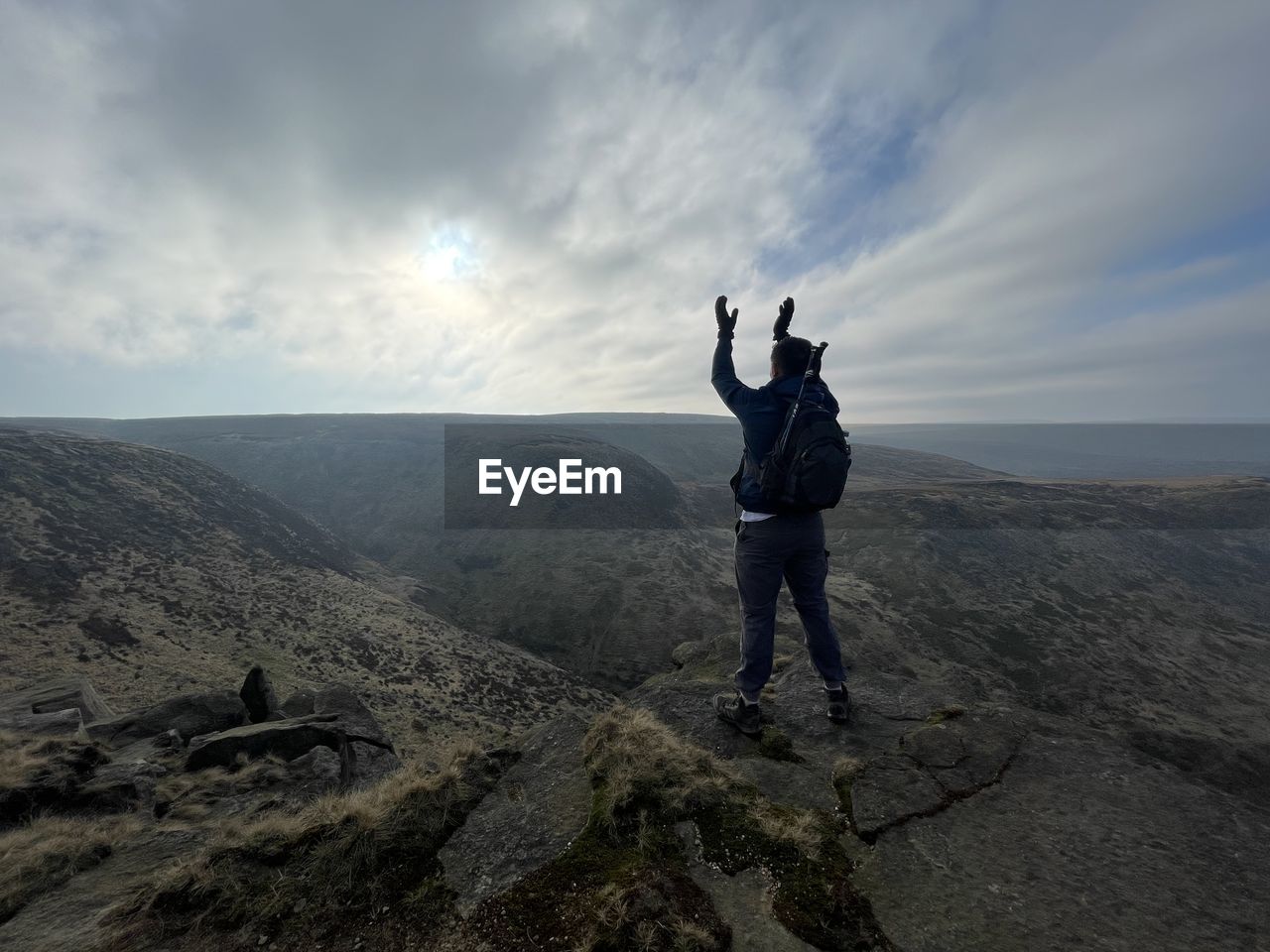 FULL LENGTH REAR VIEW OF MAN STANDING ON MOUNTAIN