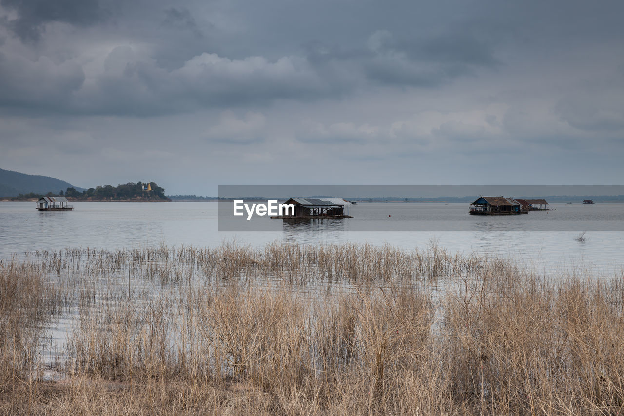 BOAT IN SEA AGAINST SKY