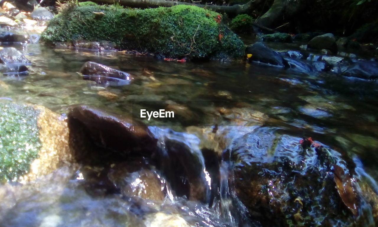 HIGH ANGLE VIEW OF STREAM FLOWING WATER