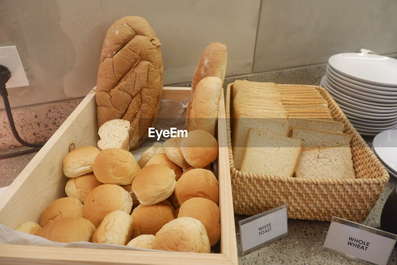 CLOSE-UP OF SWEET FOOD ON TABLE