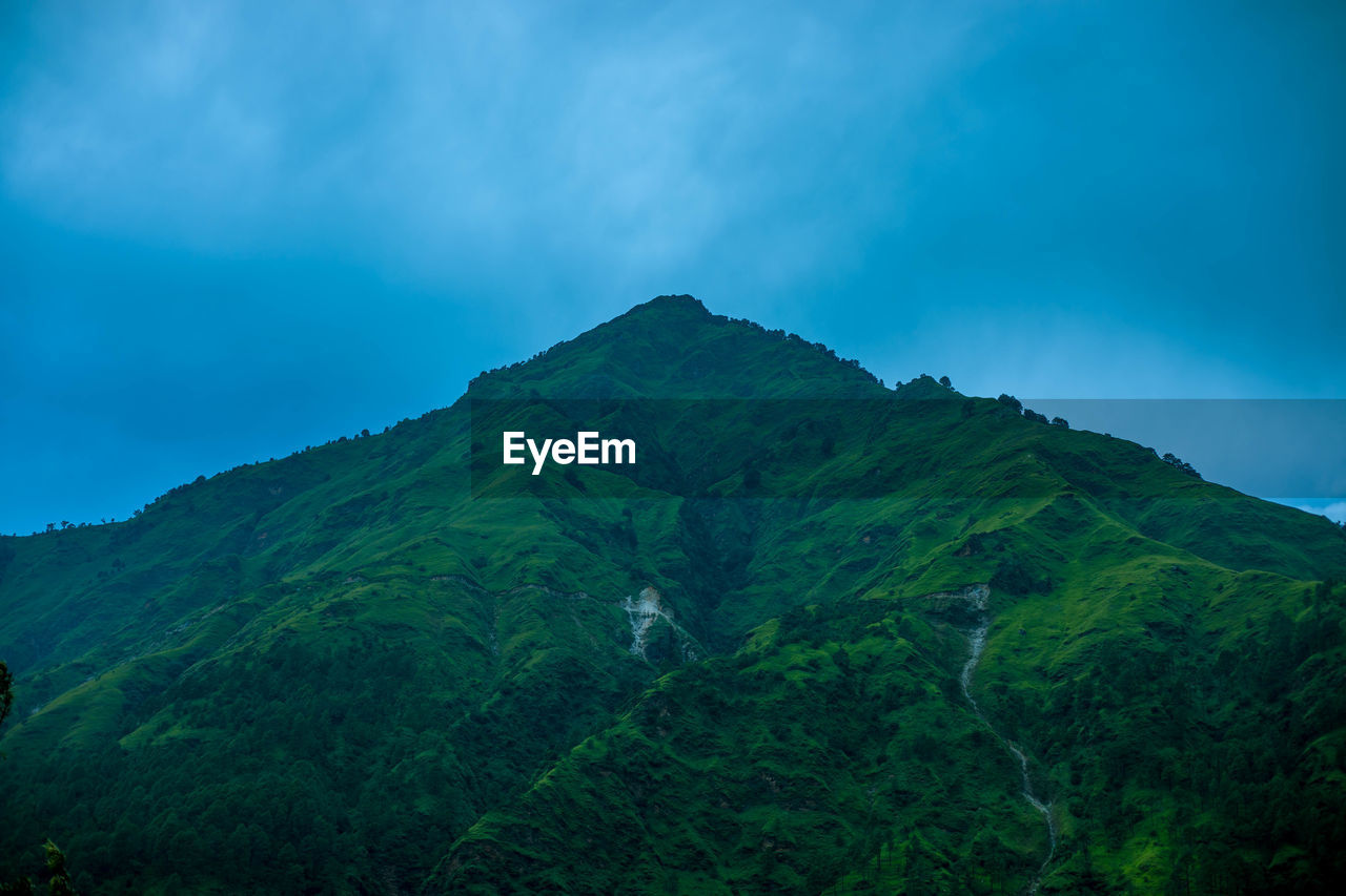 LOW ANGLE VIEW OF GREEN MOUNTAIN AGAINST SKY