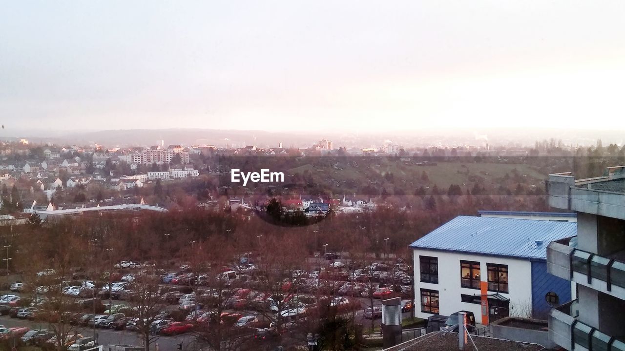 VIEW OF CITYSCAPE AGAINST SKY