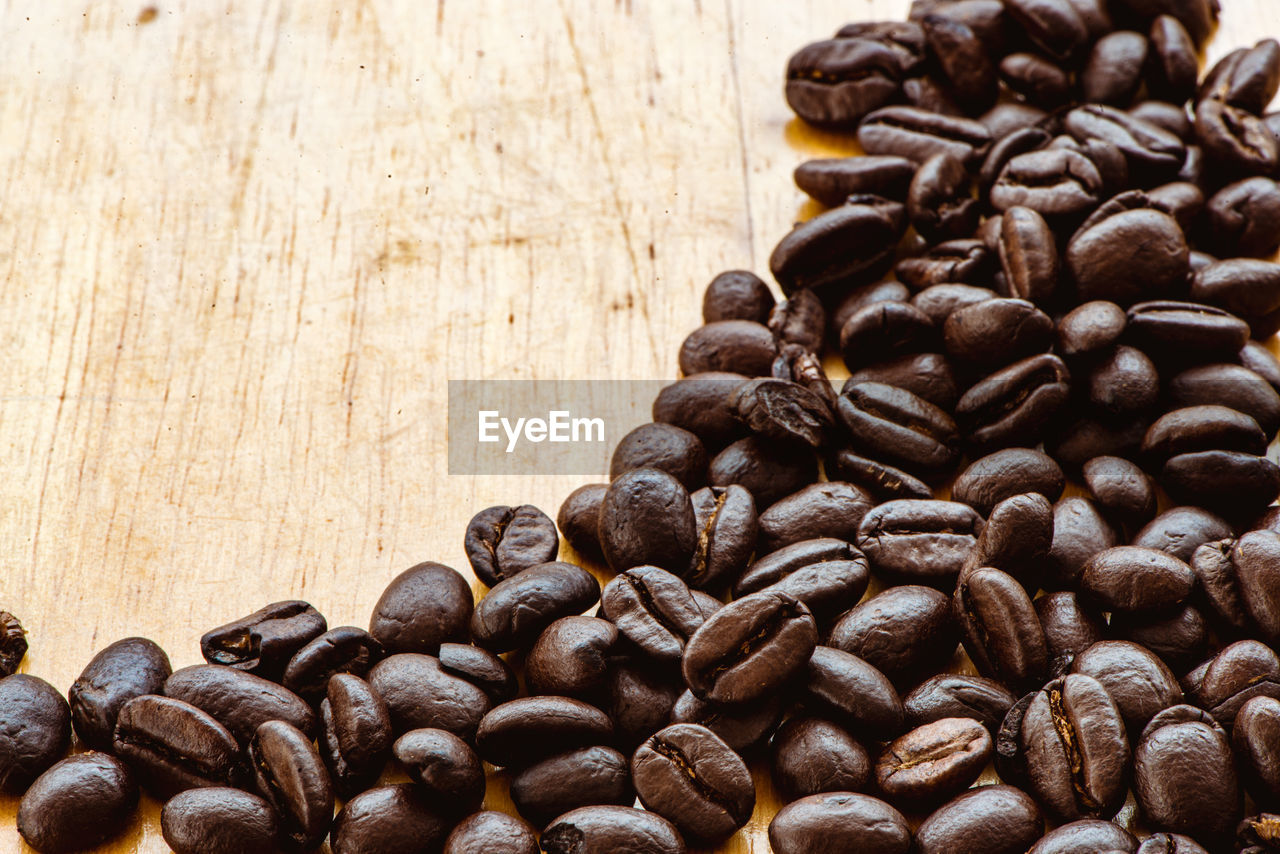 HIGH ANGLE VIEW OF COFFEE BEANS IN GLASS