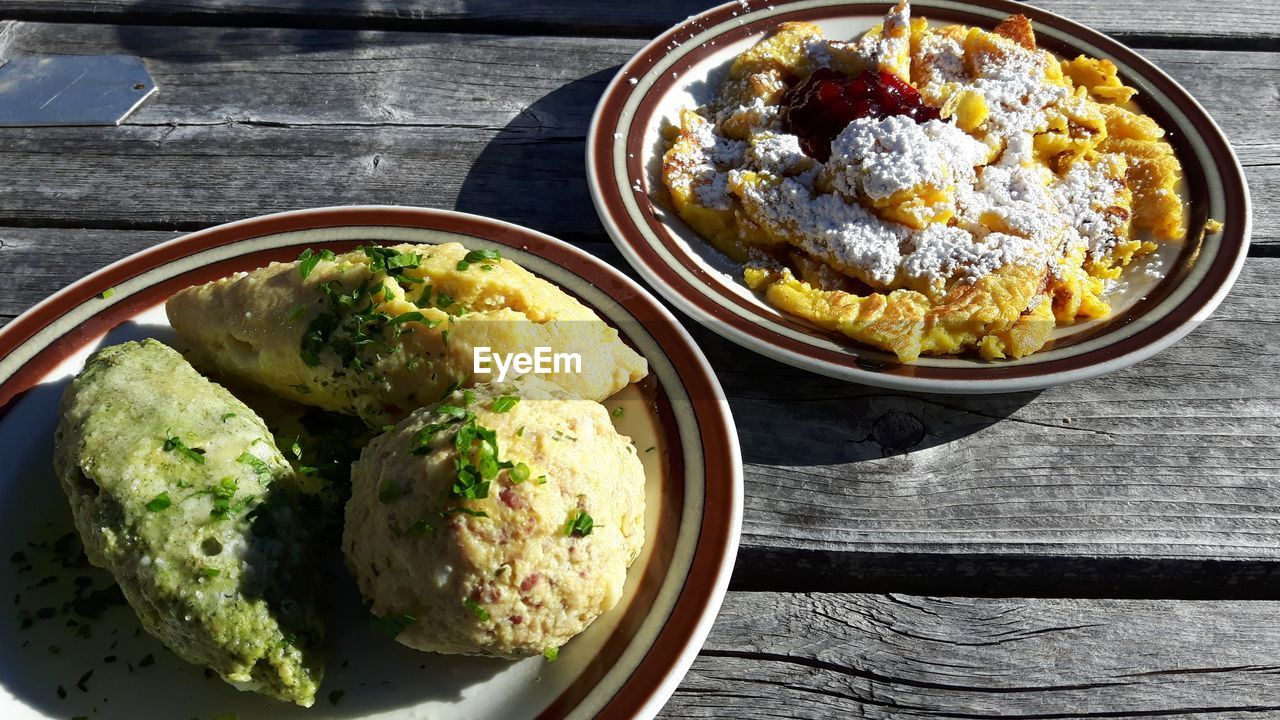 HIGH ANGLE VIEW OF FOOD IN PLATE