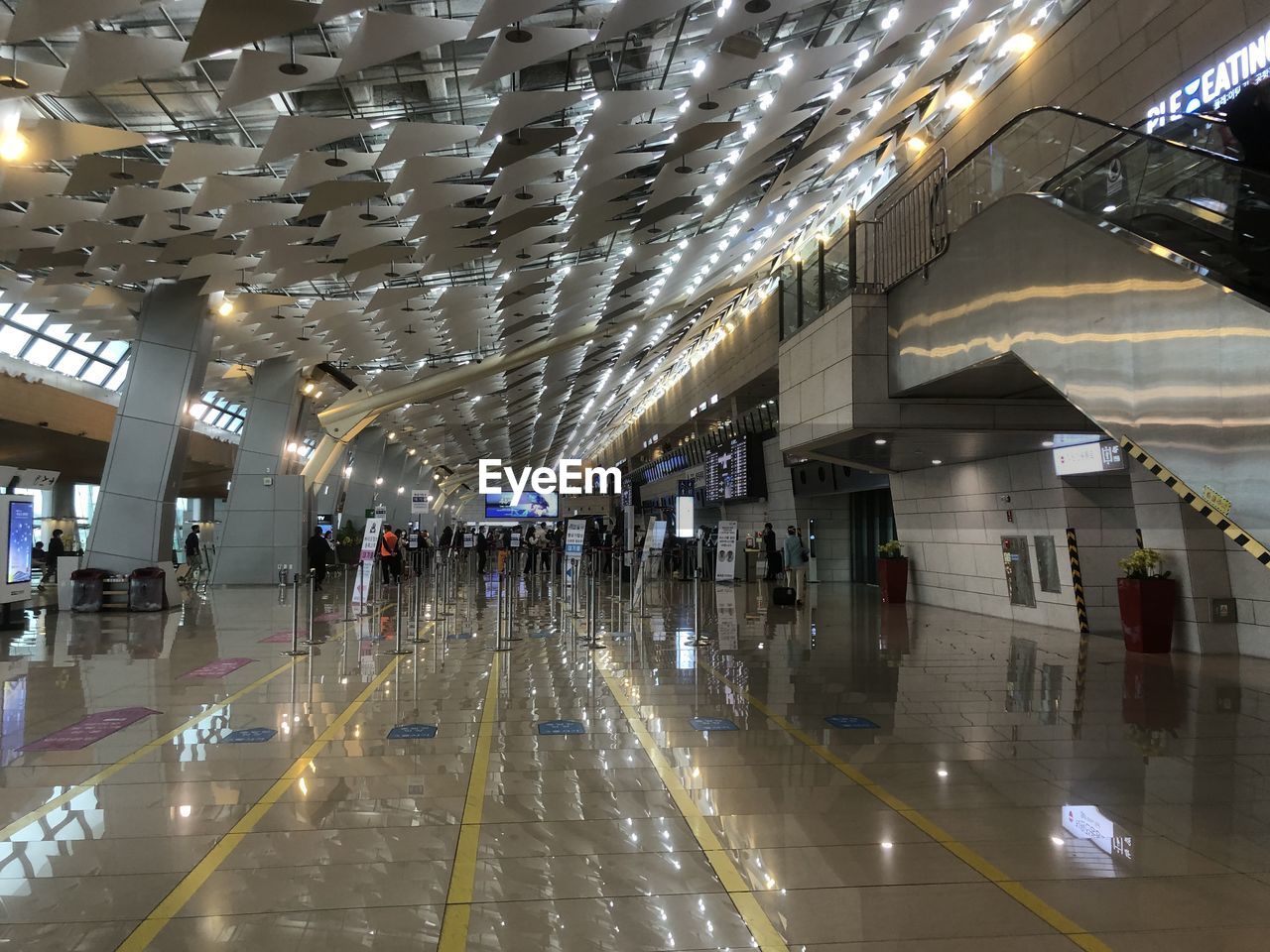 airport terminal, infrastructure, transportation, architecture, airport, transport, indoors, travel, public transport, mode of transportation, train station, building, built structure, metro station, ceiling, metropolitan area, group of people, illuminated, flooring, shopping mall, large group of people, crowd, public transportation, lighting equipment, travel destinations, city, rail transportation