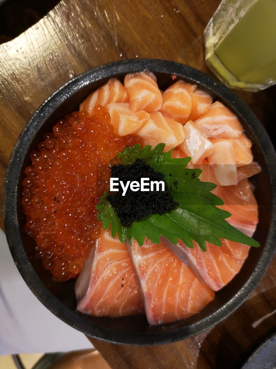 HIGH ANGLE VIEW OF FISH IN BOWL