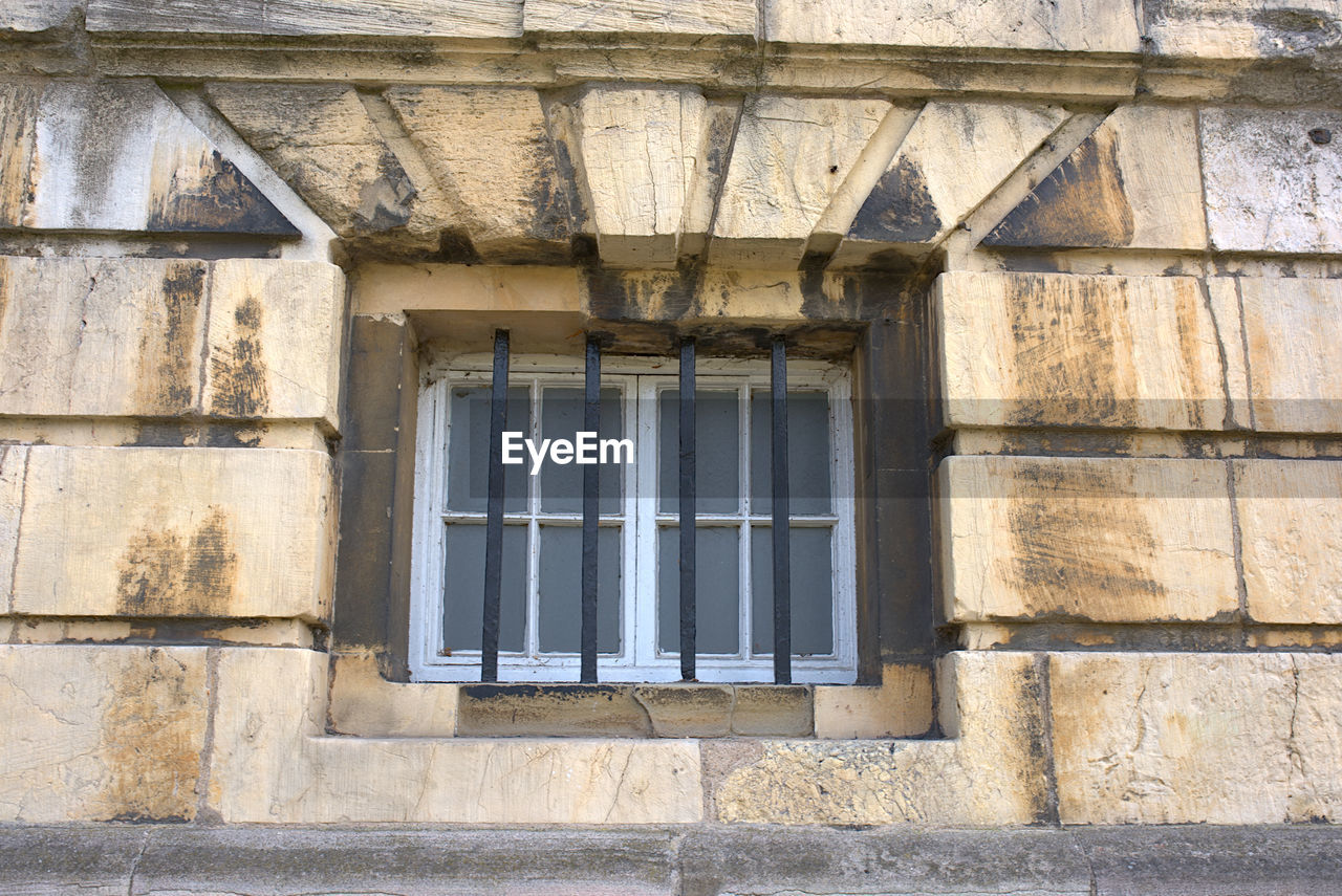 LOW ANGLE VIEW OF WINDOWS ON BUILDING
