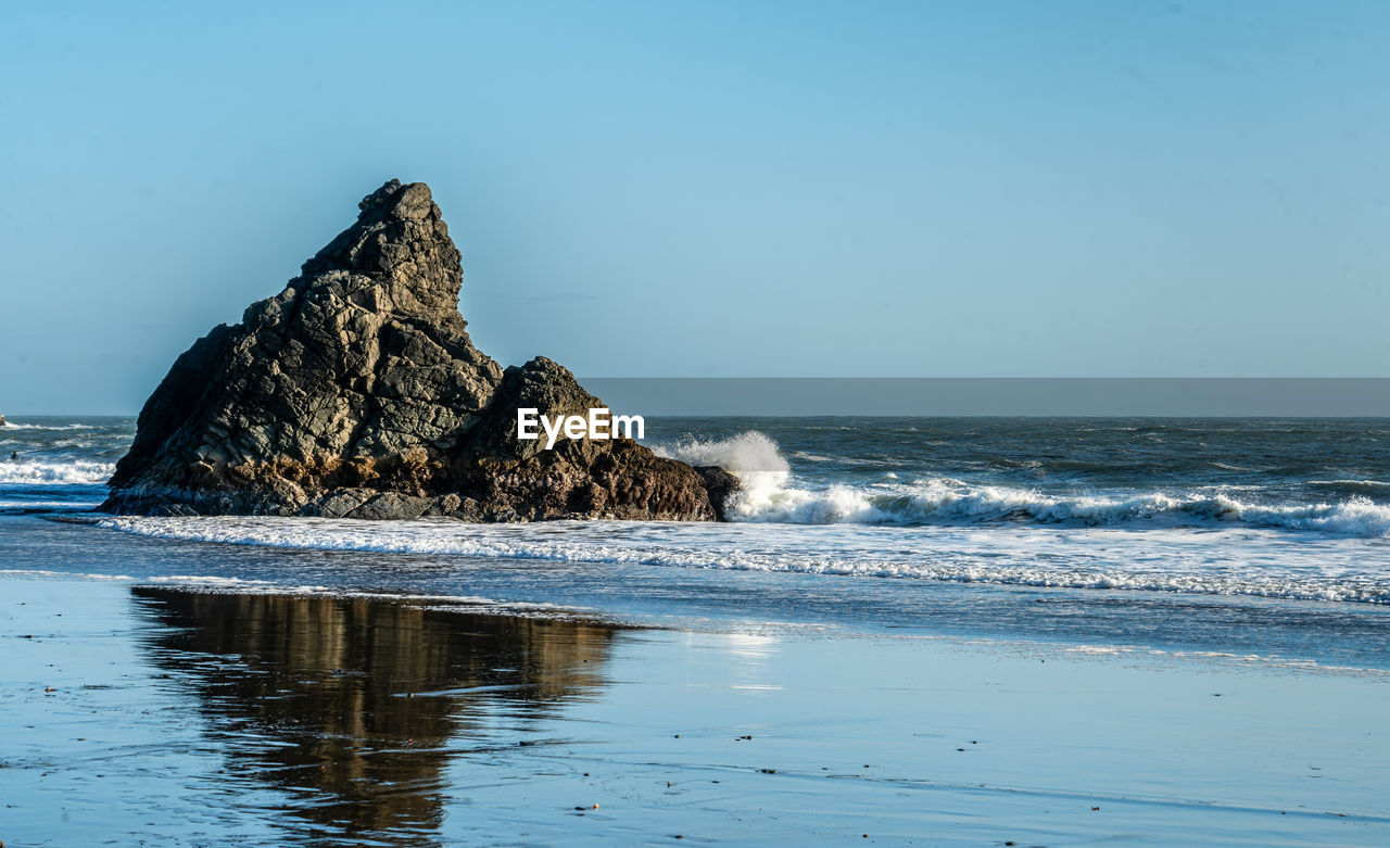 Rock formations on the beach at harris state park in brookings, oregon.