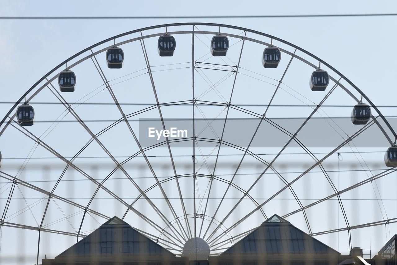 LOW ANGLE VIEW OF FERRIS WHEEL