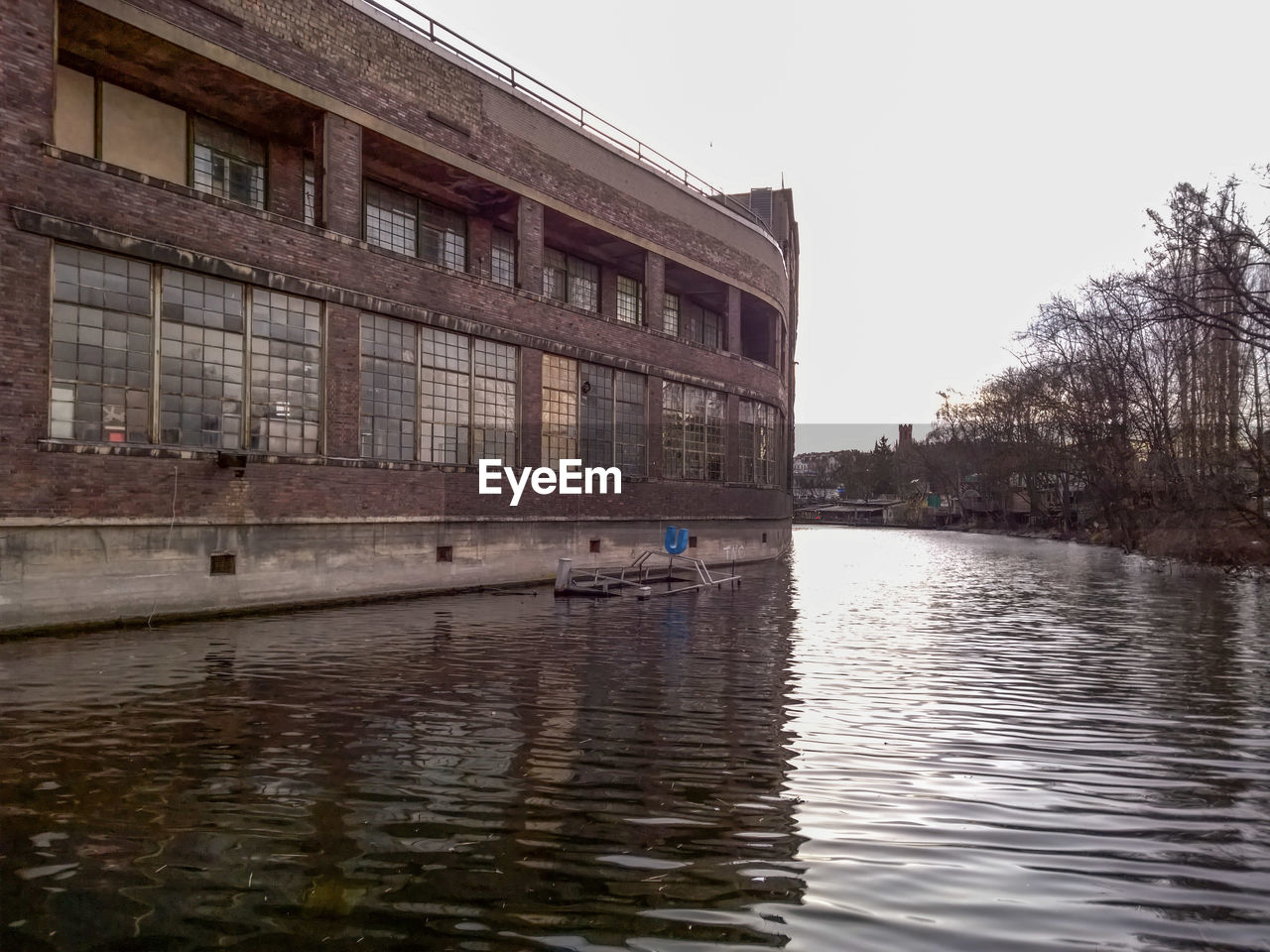 VIEW OF BUILDINGS IN WATER