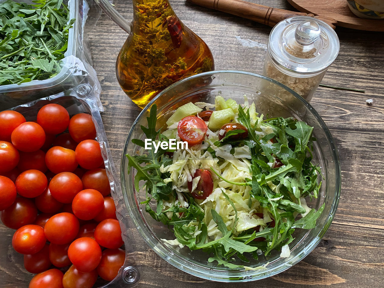 Healthy and fresh salad with cherry tomato and rocket