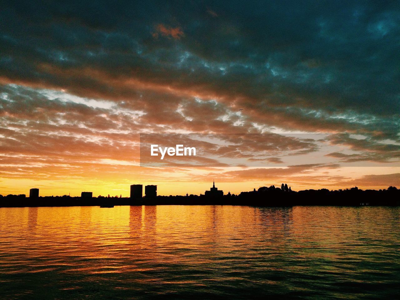 SCENIC VIEW OF LAKE AGAINST ORANGE SKY DURING SUNSET