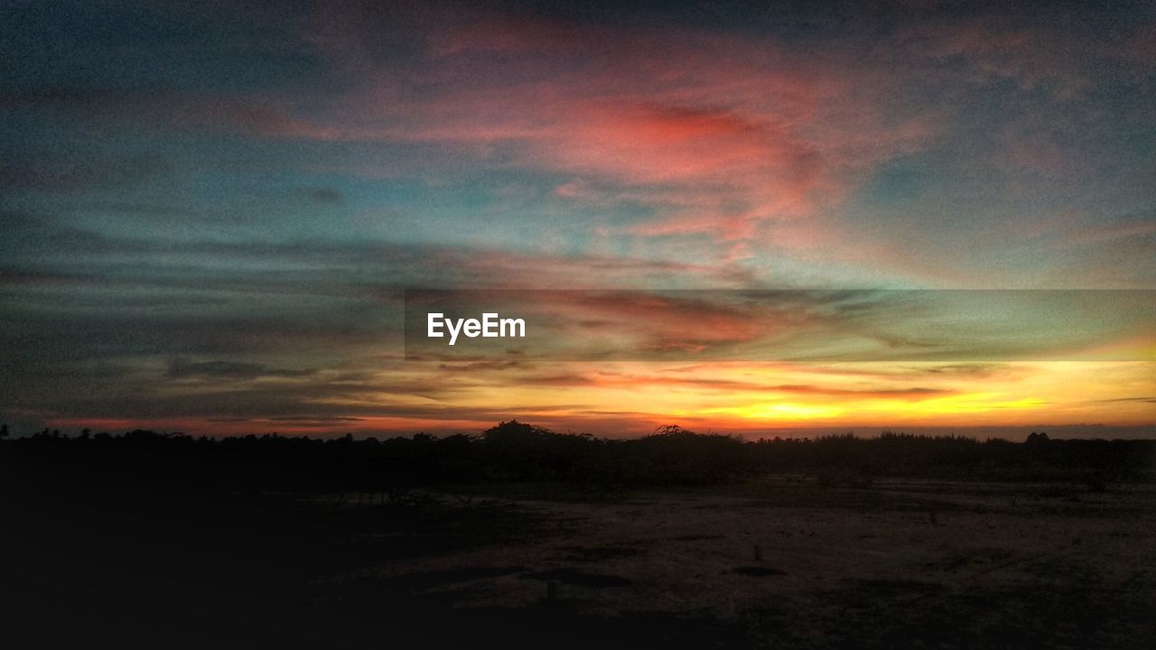 SCENIC VIEW OF DRAMATIC SKY OVER LAND