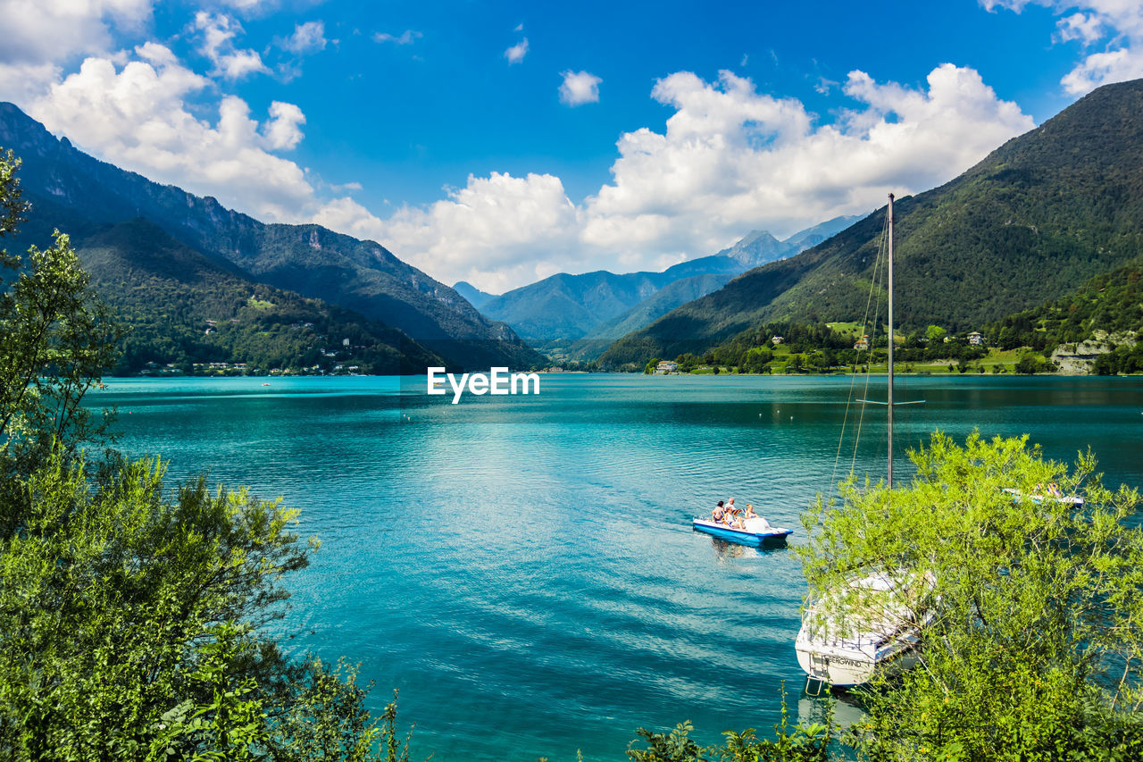 SCENIC VIEW OF LAKE AGAINST MOUNTAINS