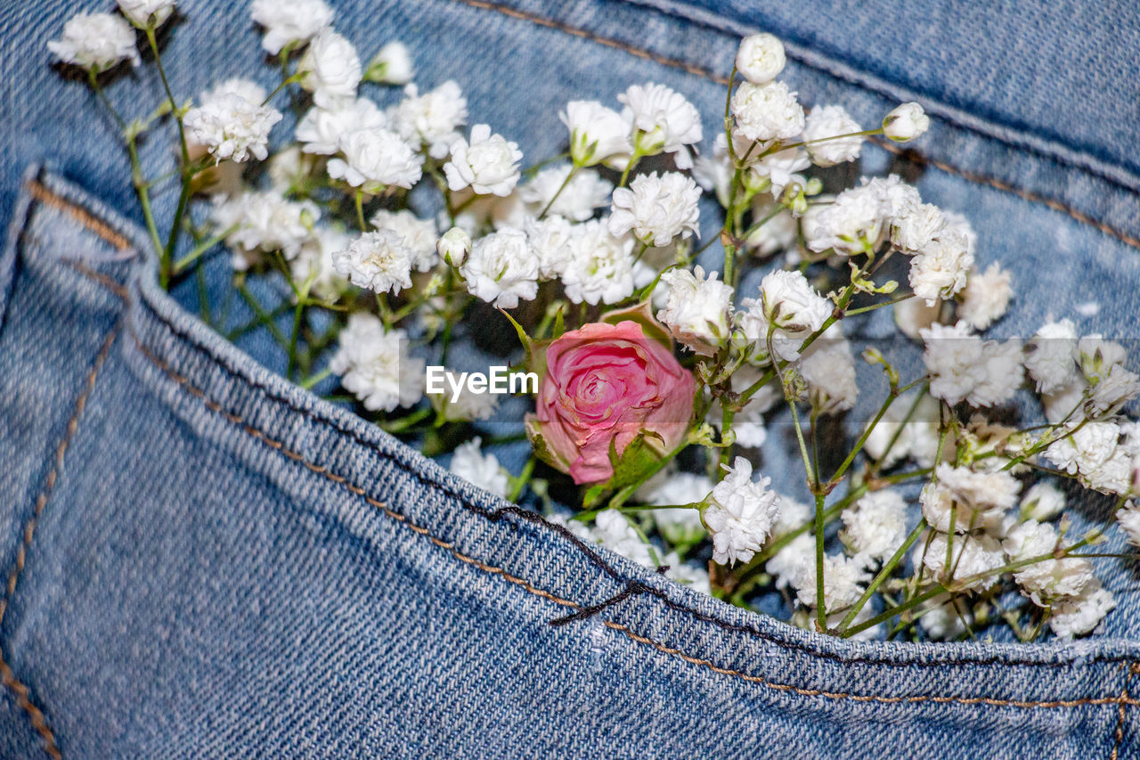 CLOSE-UP OF ROSE BOUQUET ON WHITE ROSES