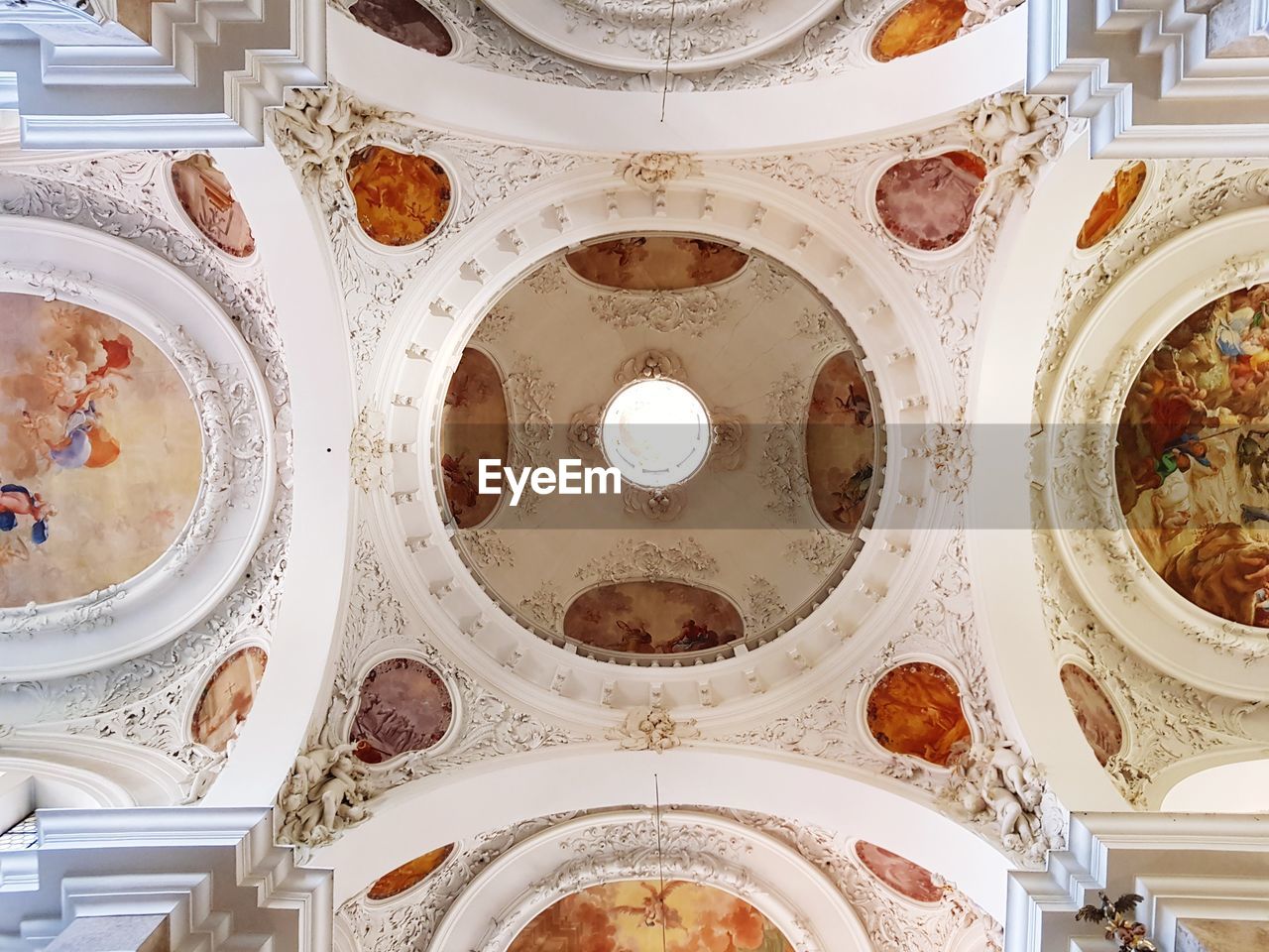 LOW ANGLE VIEW OF ORNATE CEILING IN CATHEDRAL